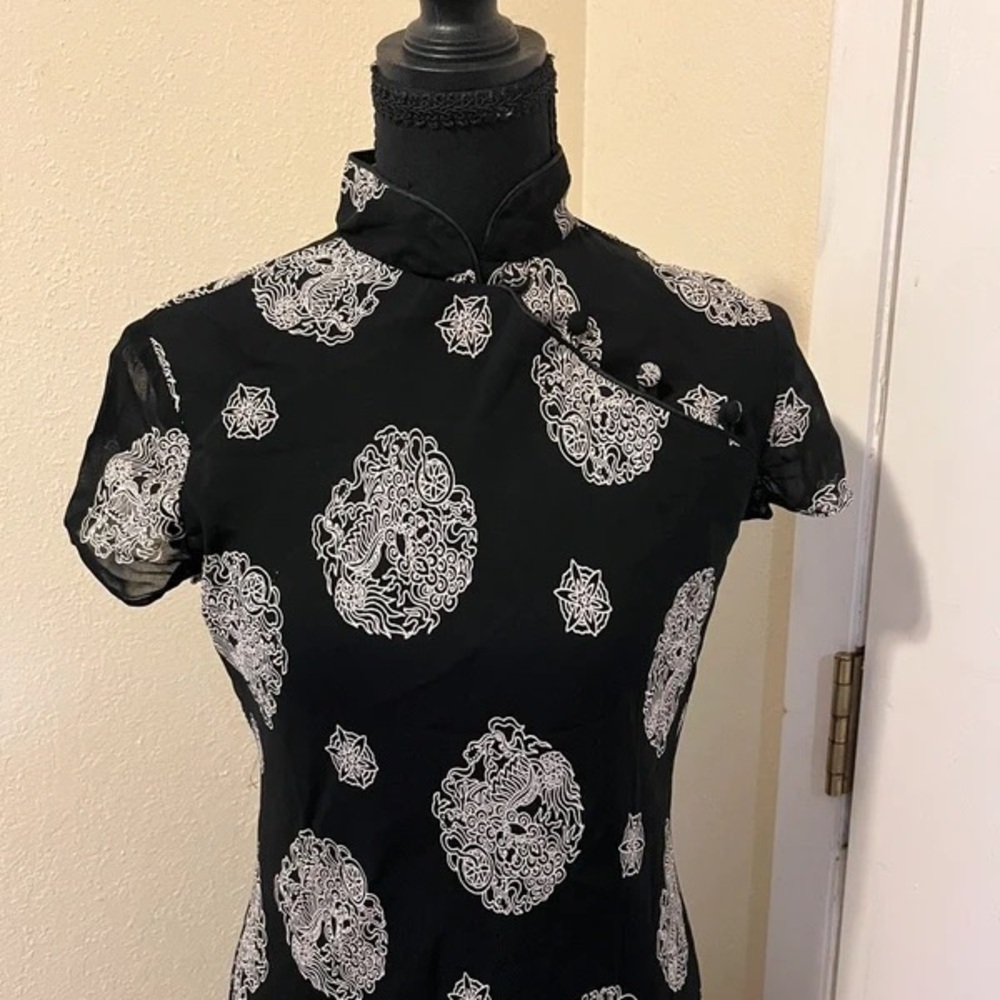 Lily Black Midi Dress with White Medallion Print - Picture 2 of 5